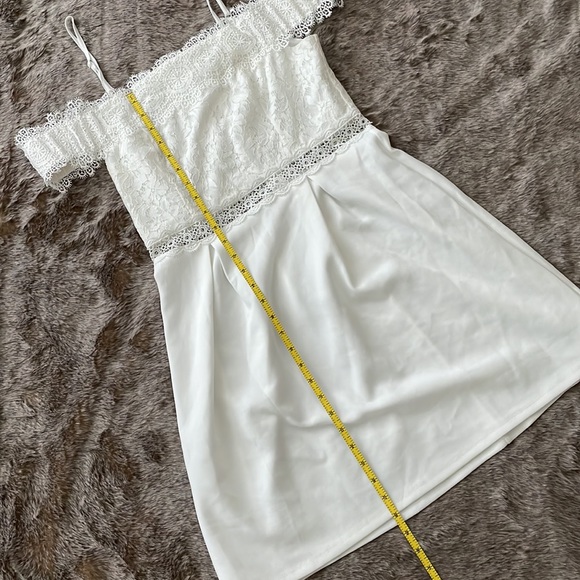 Francesca’s White Lace Bodice Off-the-Shoulder Mini Dress Small NWT - Picture 4 of 11